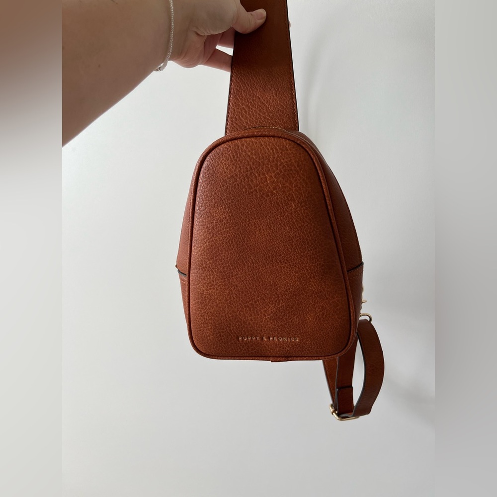 Poppy & Peonies Roamer Sling Bag in Cognac